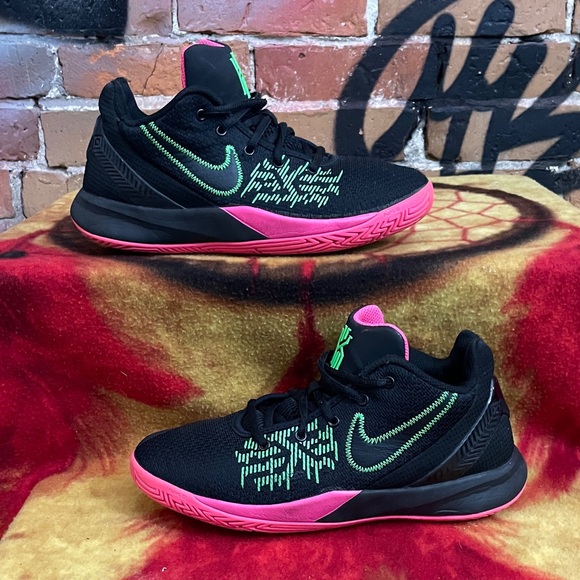 NIKE-youth ‘Black Hyper Pink’ KYRIE FLYTRAP 2 (GS) lace up basketball shoes - Picture 1 of 10